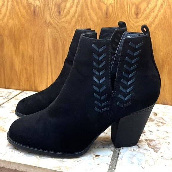 Dominique Nicole Womens Black Faux Suede Stacked Heel Presley Booties Size 10 W - Picture 2 of 8